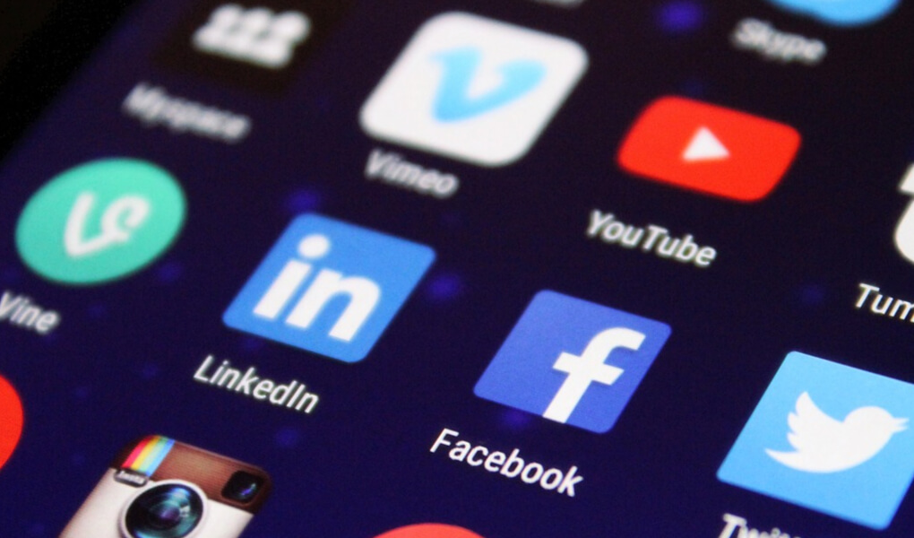 Social media apps displayed on a smartphone screen, showcasing popular platforms including Facebook, LinkedIn and Instagram.